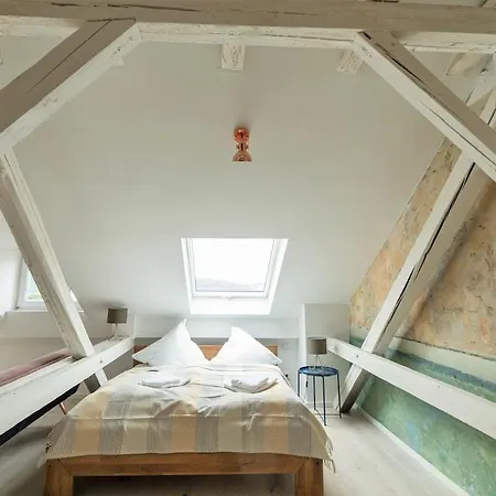 & Bright - Attic In Haeselburg Apartment *