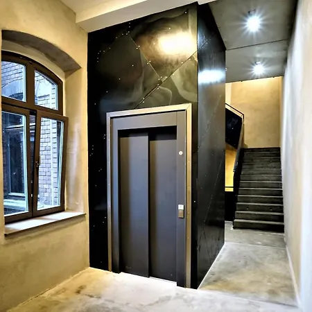 & Bright - Attic In Haeselburg Apartment
