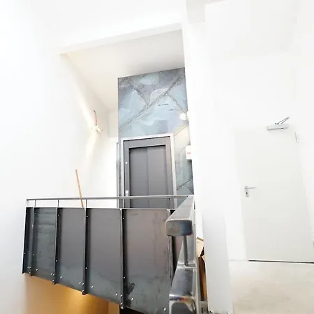 Apartment & Bright - Attic In Haeselburg