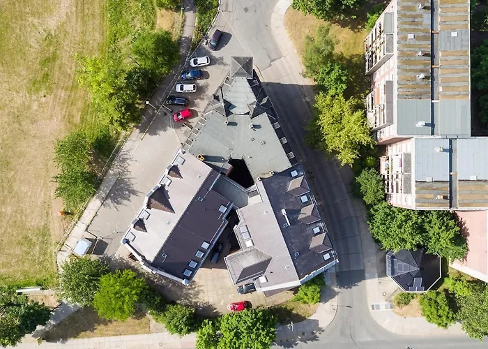 & Bright - Attic In Haeselburg Apartment