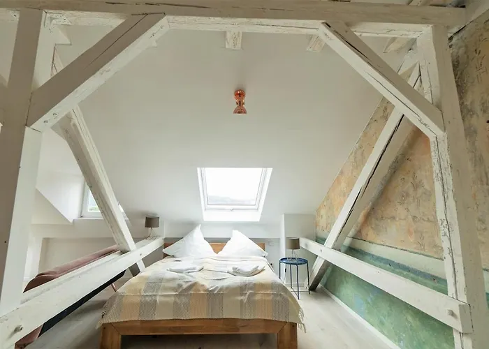 & Bright - Attic In Haeselburg Apartment *