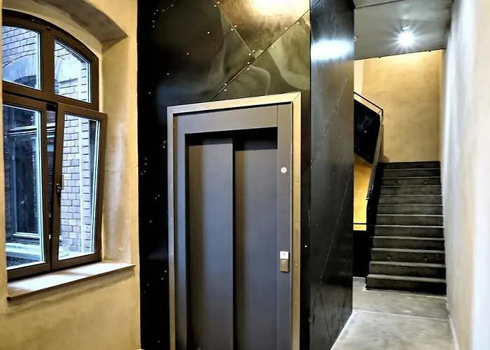 & Bright - Attic In Haeselburg Apartment